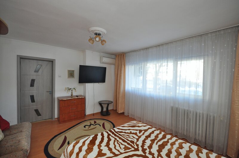 Drumul Taberei langa Plaza Mall, garsoniera, bloc stradal bd. Timisoara,